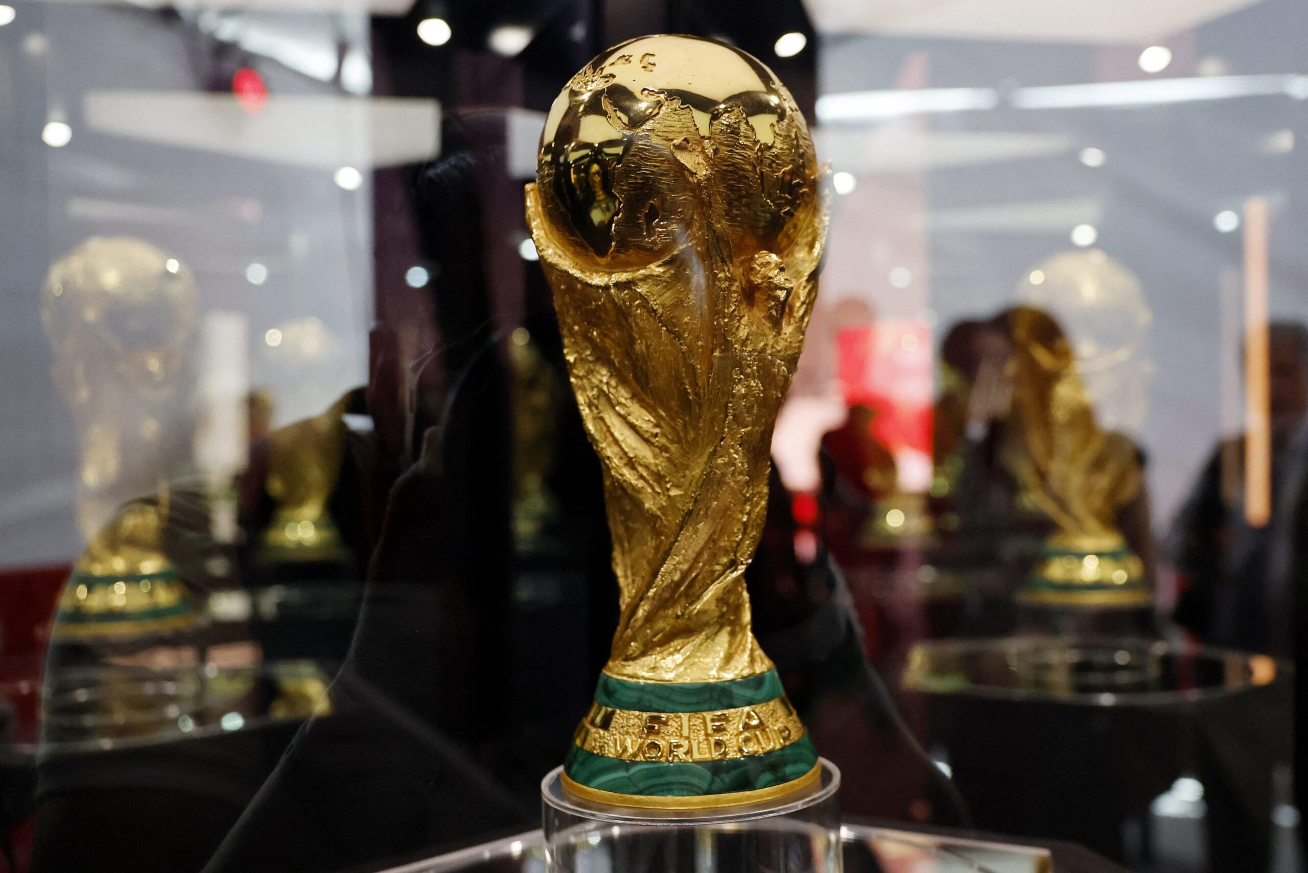 2026-03-14T195619Z_299651438_UP1EM3E1JDUPS_RTRMADP_3_SOCCER-WORLDCUP-TROPHY_2026_04_01_17_17_05.jpeg