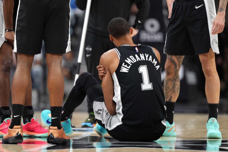 2026-04-07T013058Z_1572540795_MT1USATODAY28672517_RTRMADP_3_NBA-PHILADELPHIA-76ERS-AT-SAN-ANTONIO-SPURS_2026_04_07_17_33_41.jpg