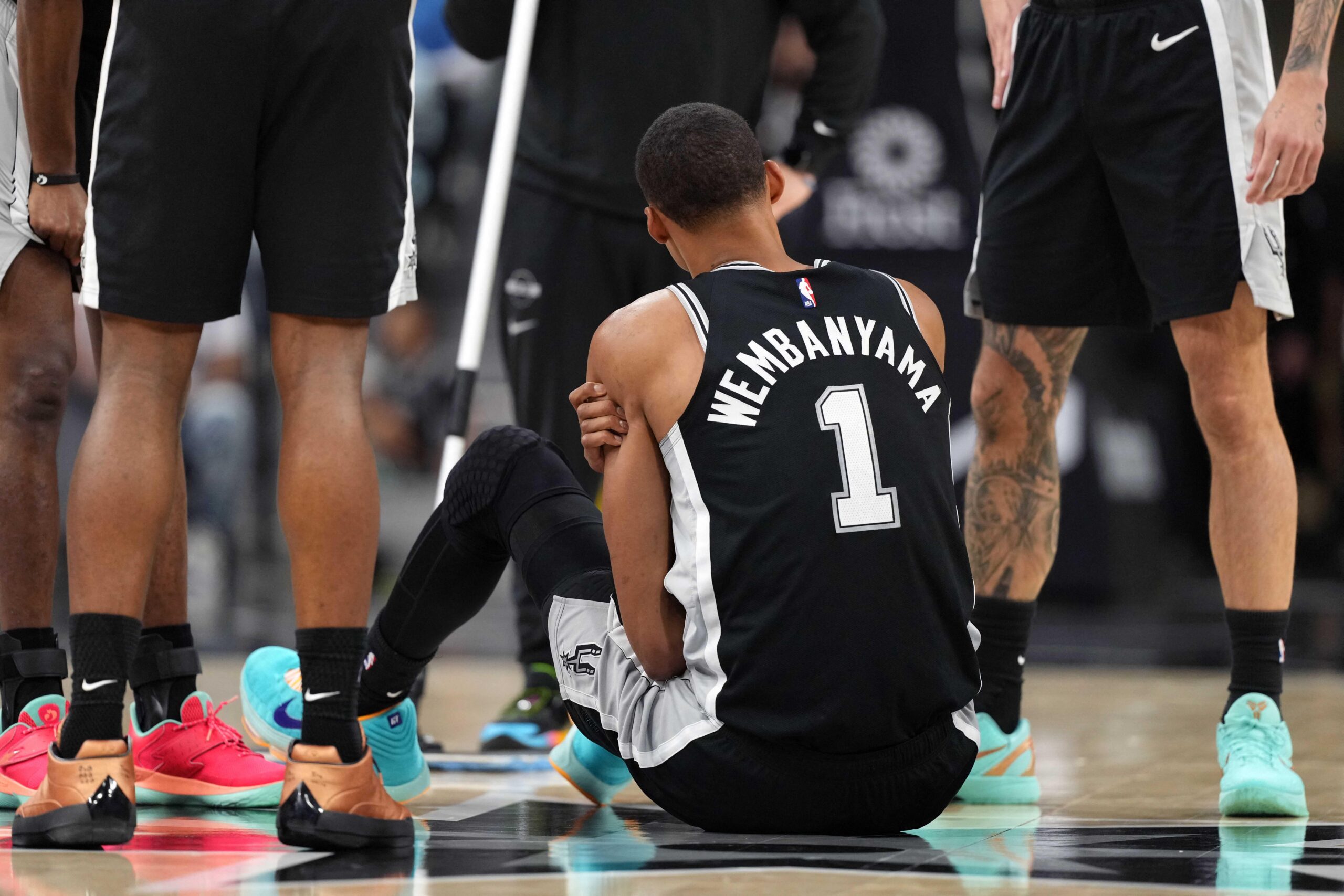 2026-04-07T013058Z_1572540795_MT1USATODAY28672517_RTRMADP_3_NBA-PHILADELPHIA-76ERS-AT-SAN-ANTONIO-SPURS_2026_04_07_17_33_41.jpg