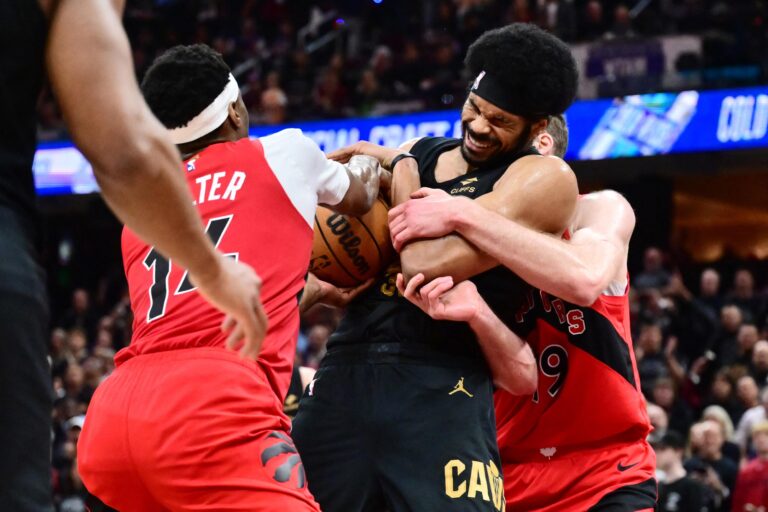 2026-05-04T030915Z_2016685327_MT1USATODAY28875817_RTRMADP_3_NBA-PLAYOFFS-TORONTO-RAPTORS-AT-CLEVELAND-CAVALIERS_2026_05_04_12_02_25.jpg